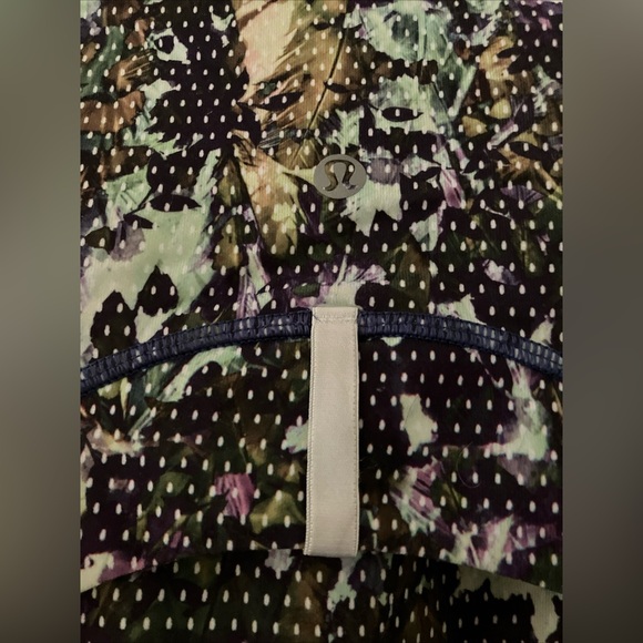 Lululemon Size 4 Vintage Camo Define Jacket With Thumbholes - Picture 7 of 7